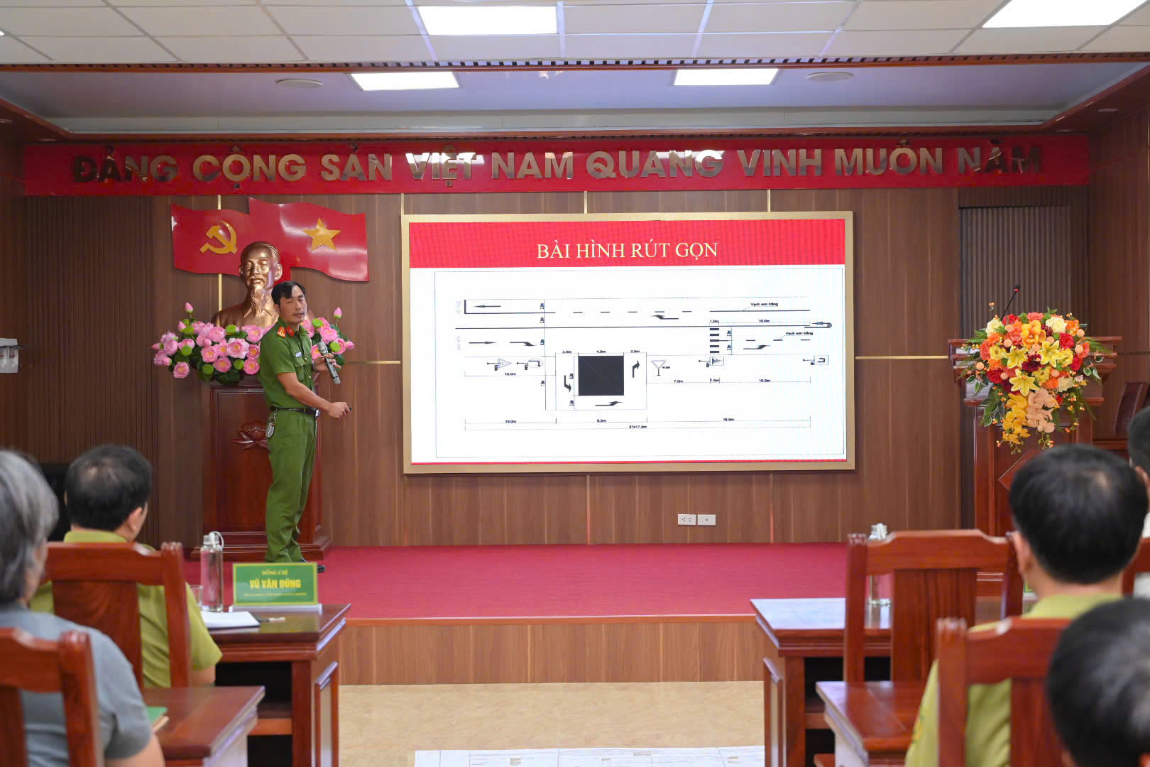 VƯỜN QUỐC GIA CÚC PHƯƠNG: Trang bị kỹ năng lái xe an toàn cho viên chức, người lao động
